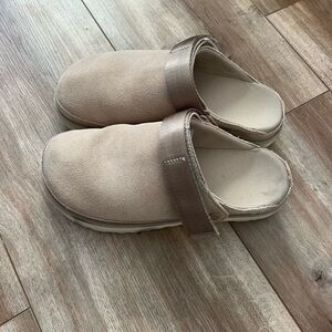 UGG Tan Goldenstar Clog